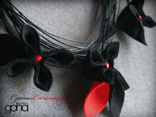 Czarne z Czerwonym  -Biżuteria Autorska FlowerFelt Design
