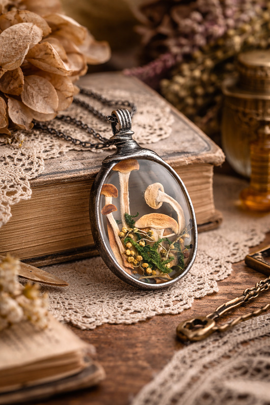 wisiory Spacer po lesie