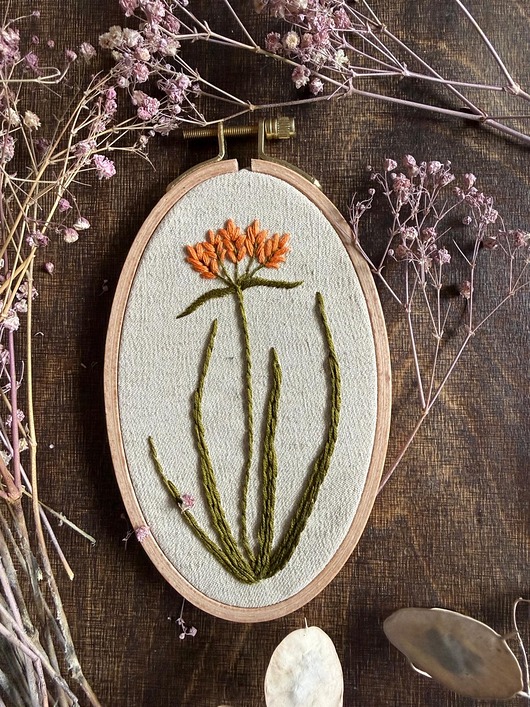 Ozdoby na ścianę Ręcznie haftowany obrazek "Polny kwiat"