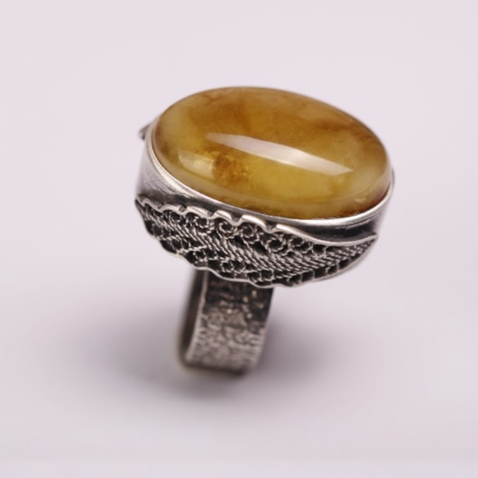 pierścionki srebrne Pierścionek srebrny owalny z naturalnym bursztynem bałtyckim
