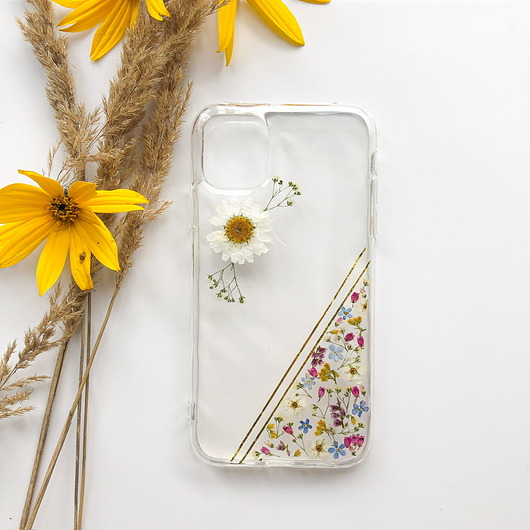 etui na telefon Etui na telefon z suszonymi kwiatami- rumianek i tasiemki