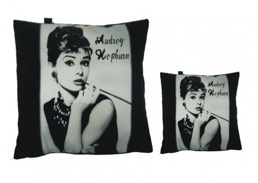 Dwie poduszki z Audrey Hepburn Gaul Designs