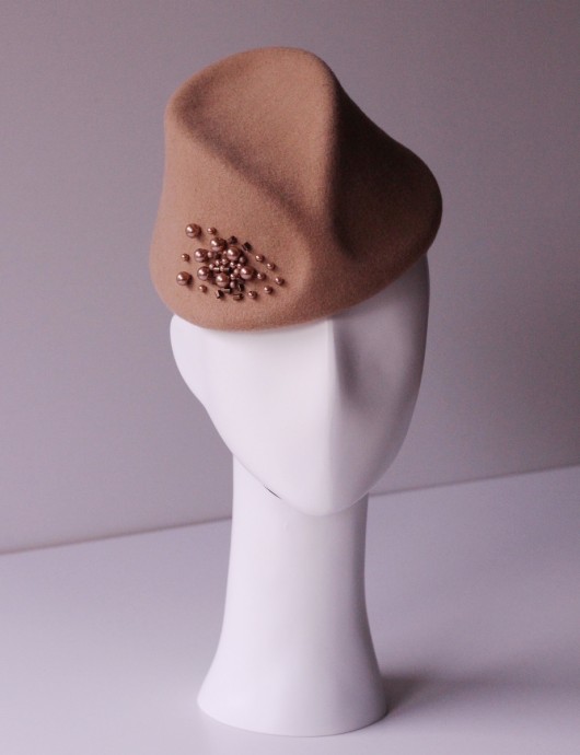 Kamelowy kapelusik z kamieniami BOZKA Luxury Handmade