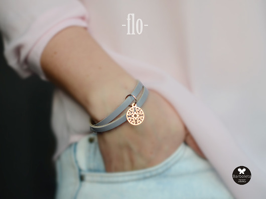 flo light grey floral gold barboleta