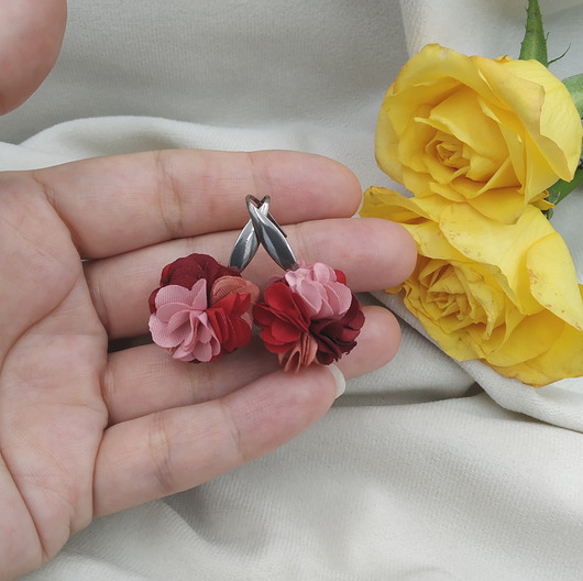 kolczyki - inne Małe kolczyki kwiatki bordowe delikatne