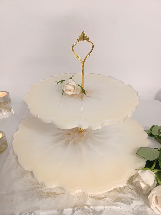 patery i talerze Dwupoziomowa patera z żywicy epoksydowej