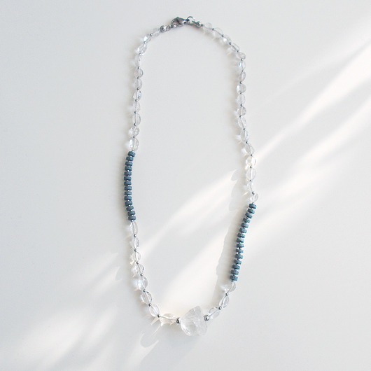 kolie Kryształ górski i niebieska  lawa Naszyjnik