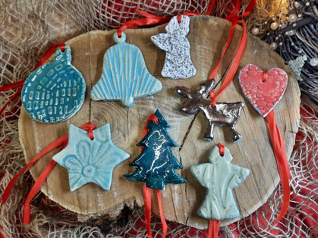 ozdoby choinkowe Zestaw ceramicznych zawieszek 8 sztuk