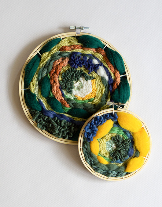 Ozdoby na ścianę Tkaniny na tamborku z motywem leśnym