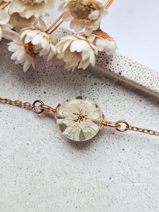 bransoletki z żywicy Bransoletka z żywicy z kwiatem krwawnika