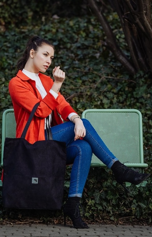 Duża czarna zamszowa torba na ramię Karolina Audycka