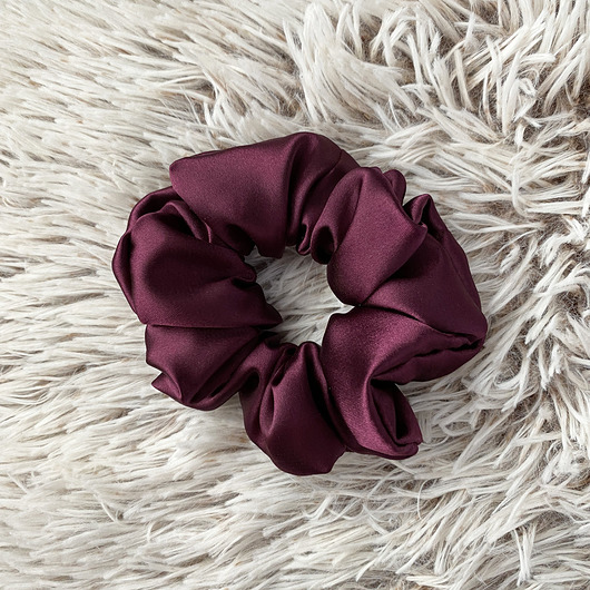 Satynowa gumka do włosów scrunchie śliwka Nandi