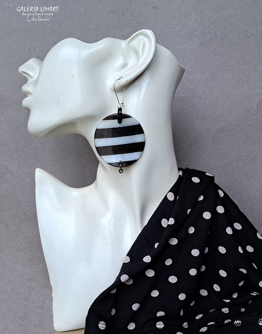 kolczyki z żywicy Czarno-białe oryginalne wielkie kolczyki  w stylu boho handmade prezent