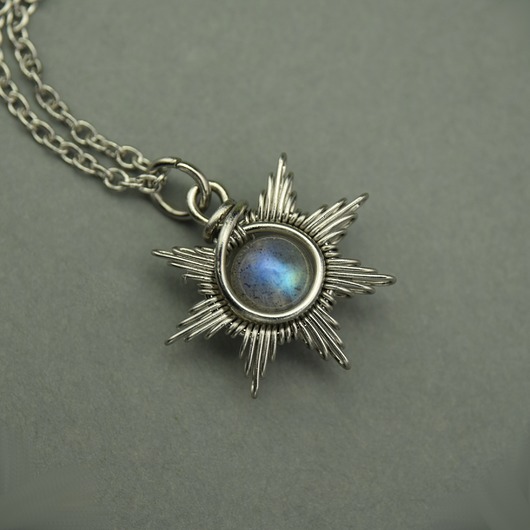 wisiory Mały wisiorek słoneczko niebieski labradoryt wire wrapping słońce