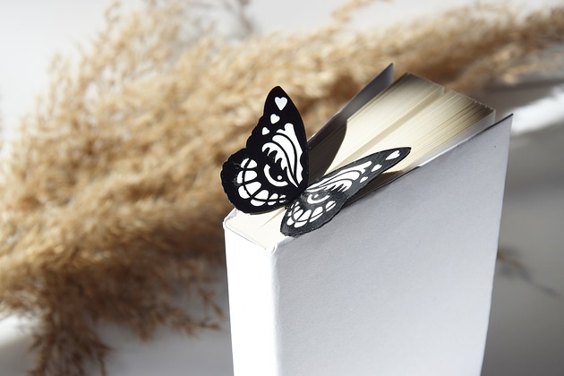 zakładki do książek Zakładka do książki "On Paper" Motyl bw