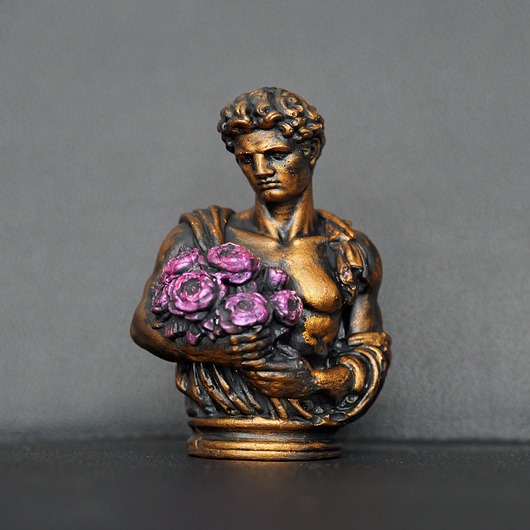 figurki i rzeźby Rzeźba Marek z kwiatami wys. 9 cm