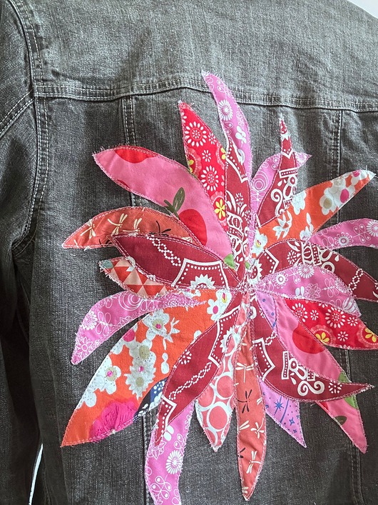 kurtki damskie Kurtka jeansowa z aplikacją Flower