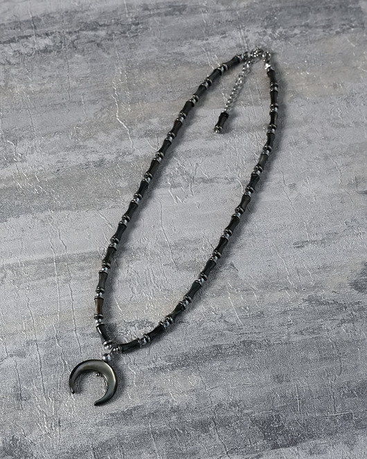 chokery Naszyjnik z czarnej masy perłowej z LUNULĄ