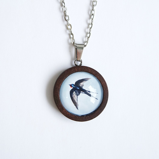 wisiory Drewniany naszyjnik - Jaskółka