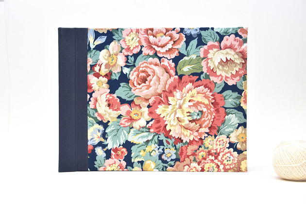 notatniki i albumy Duży album w angielskie róże - granat