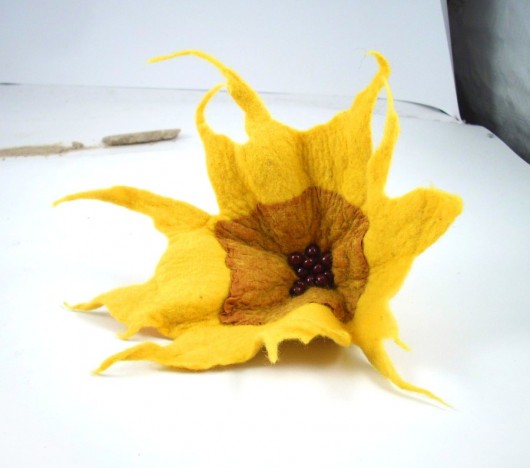 Jedwabnofilcowa Broszka: Sunflowered filcant