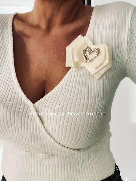 broszki Kolekcja LOVE Brosza z nowoczesnym sercem z perełek