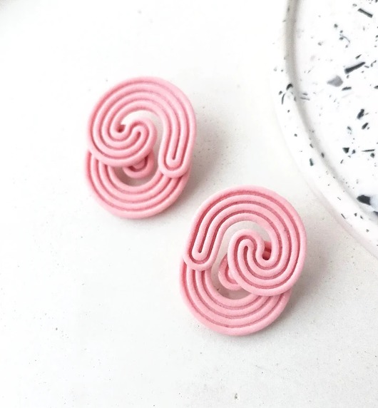 Wyjątkowe kolczyki Swirly Hellaclay