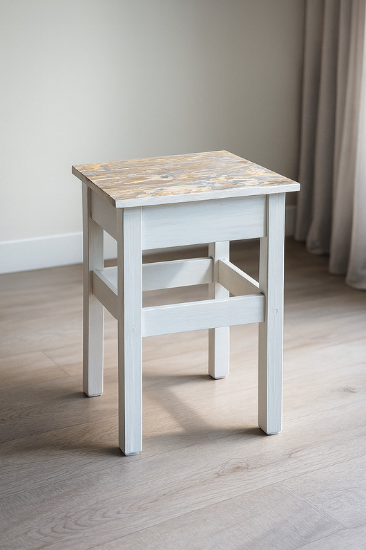 stołki Własnoręcznie malowany handmade taboret w pastelowych kolorach art deco