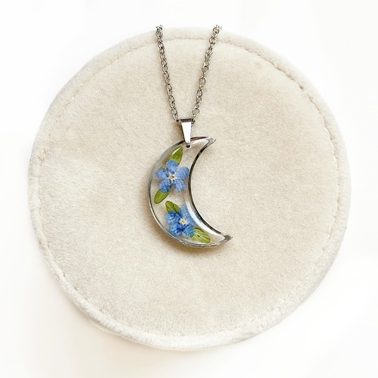 naszyjniki - inne Naszyjnik z niezapominajkami, biżuteria z żywicy