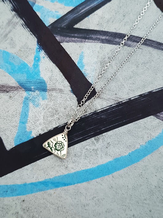 wisiory Naszyjnik z zielonym kwiatkiem