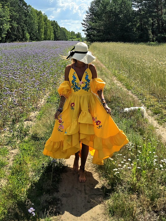 sukienki maxi damskie Sukienka Unikat żółta z haftowanymi aplikacjami suknia wesele sesja