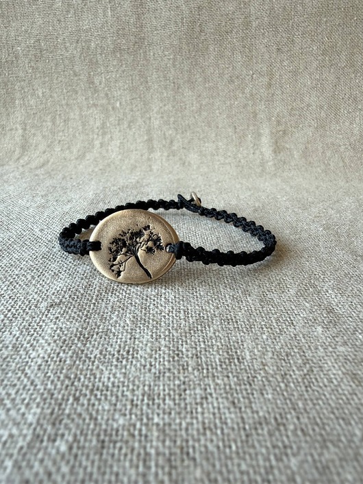 bransoletki na sznurku Bransoletka sznurkowa z detalem z brązu