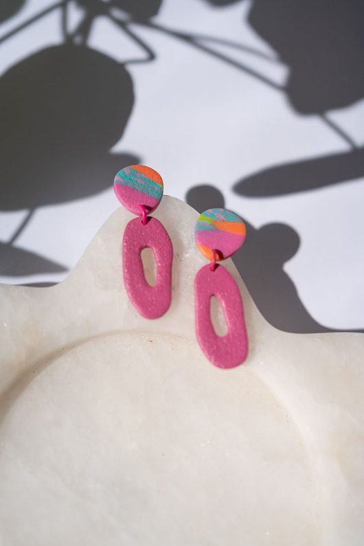 kolczyki z masy plastycznej Wiszące kolczyki w organicznym kształcie