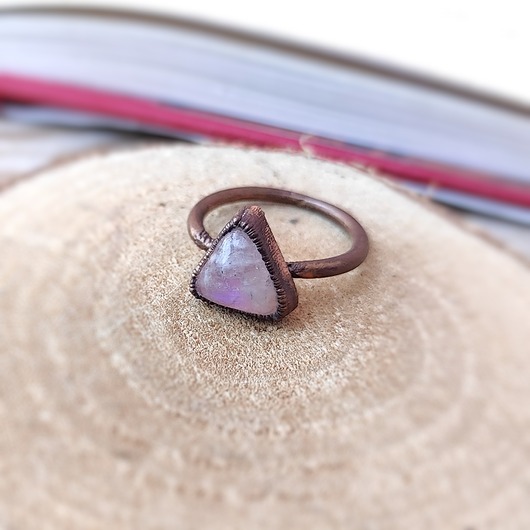 pierścionki - różne Pierścionek miedziany moonstone trójkąt r. 14