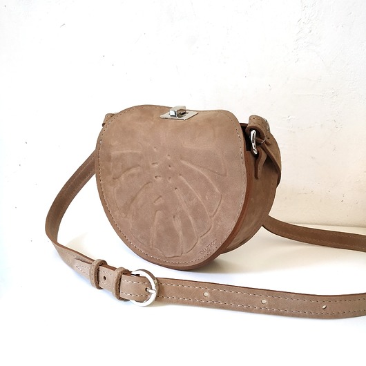 torby na ramię ROUNDBAG beżowy nubuk z monsterą