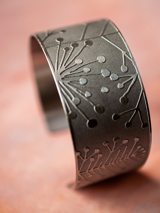 bransoletki srebrne Wytrawiana brasoleta z autorską grafiką