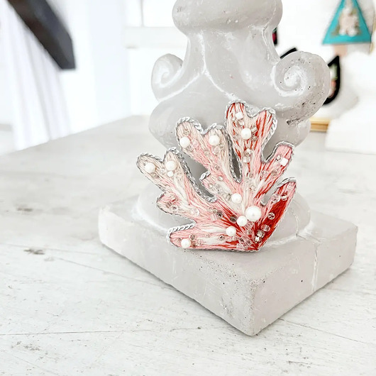 broszki Broszka KORALOWIEC 1 ręcznie haftowana przypinka morska