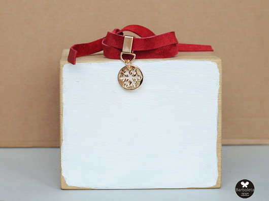 red snowflake suede barboleta
