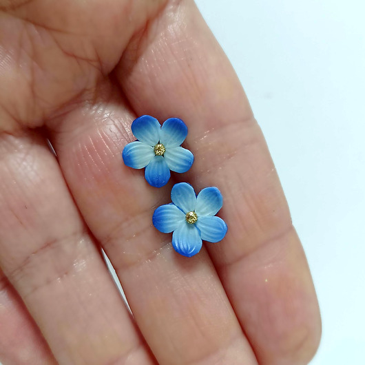 kolczyki z masy plastycznej Niebieskie kolczyki niezapominajki