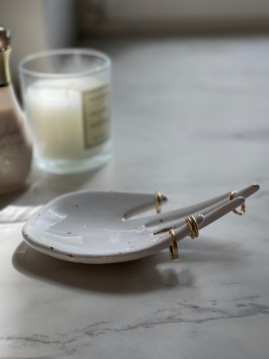 pojemniki na biżuterię Ceramiczna Dłoń Podstawka na Biżuterię w Złote Ciapki