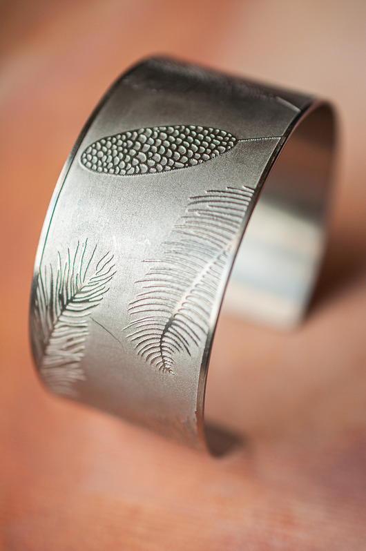 bransoletki srebrne Wytrawiana brasoleta z autorską grafiką