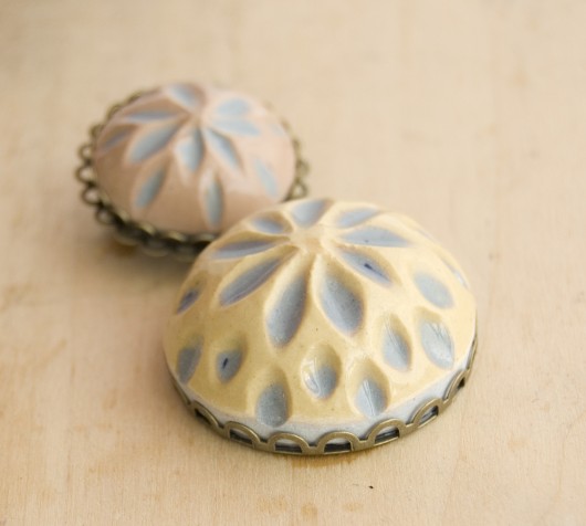 Broszka z oryginalnym ceramicznym oczkiem. imkadesign