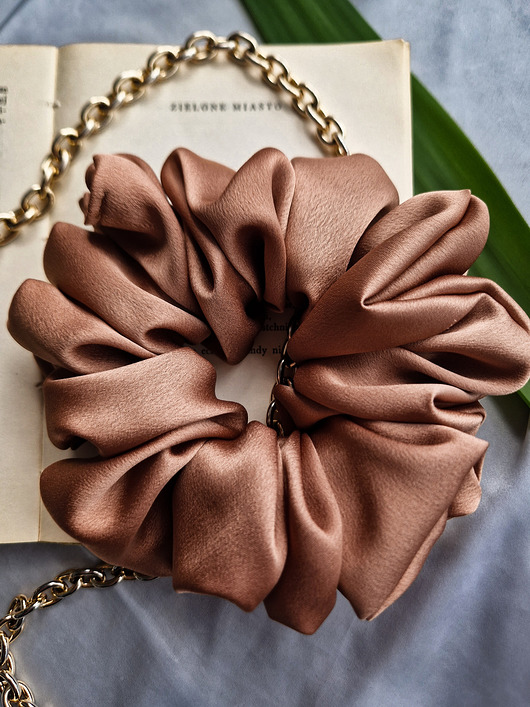 gumki do włosów Scrunchie Goldie XL - gumka do włosów satynowa brązowa