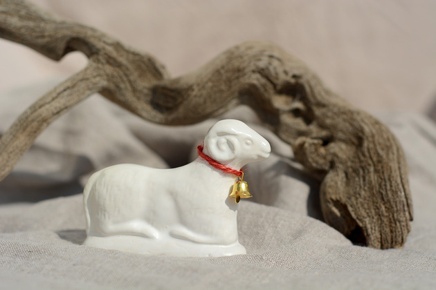 ozdoby wielkanocne Baranek wielkanocny ręczne tworzony biały-satynowy