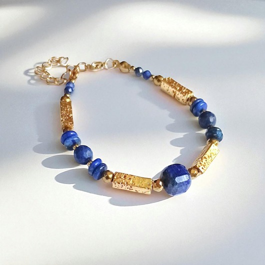 bransoletki z kamieni naturalnych Bransoletka LAPIS LAZULI i  LAWA : granatowo - złota : vol. II