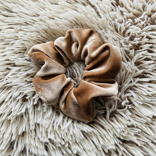 Aksamitka scrunchie Gumka do włosów Champagne Nandi