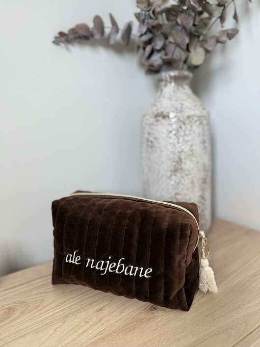kosmetyczki Kosmetyczka pikowana z haftem "Ale najebane"