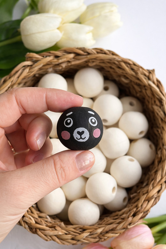 akcesoria różne Ręcznie malowany koralik baranek czarny 3 cm do makramy i rękodzieła 1 szt.