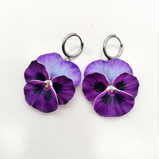 kolczyki z masy plastycznej Kolczyki bratki fioletowe wiszące handmade, kwiaty z gliny polimerowej