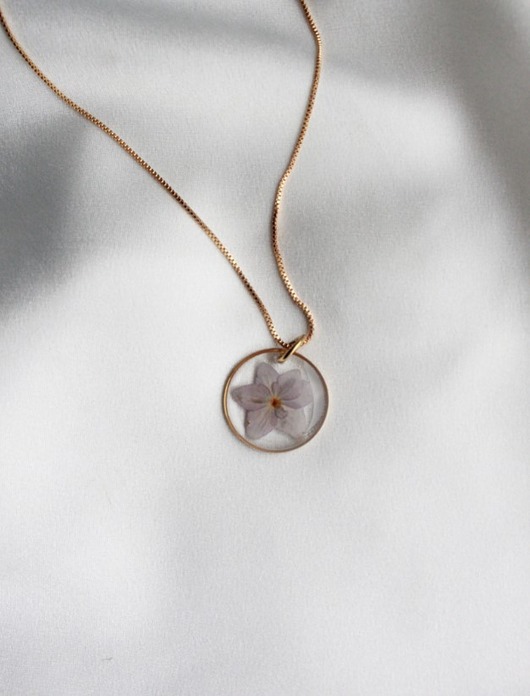 wisiorek z fioletową hortensją Flores Jewellery